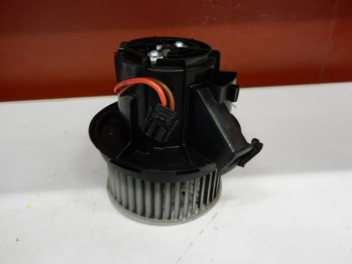 Heating and ventilation fan motor from a Mercedes-Benz E (W212) E-350 BlueTec V6 24V 2010