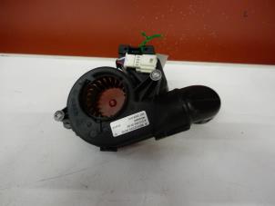 Used Heating and ventilation fan motor Mercedes E (W212) E-350 BlueTec V6 24V Price on request offered by Tijdeman Mercedes Onderdelen