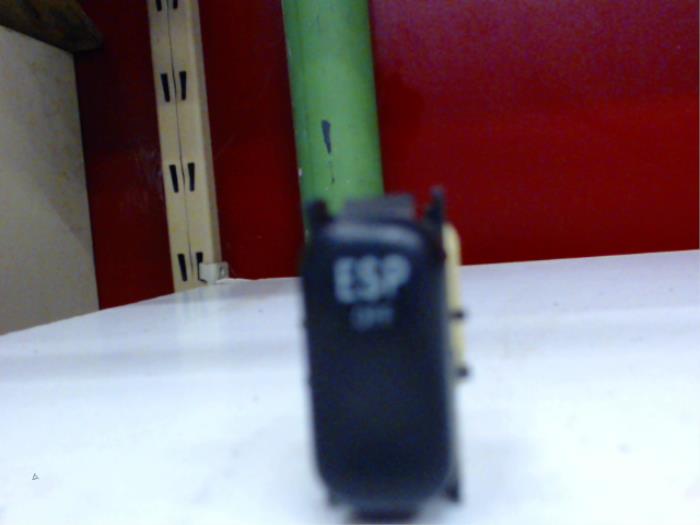 Usados Interruptor ESP Mercedes ML I (163) 270 2.7 CDI 20V Precio € 12,00 Norma de margen ofrecido por Tijdeman Mercedes Onderdelen