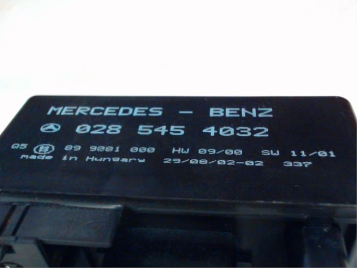 Vorglührelais van een Mercedes-Benz ML I (163) 270 2.7 CDI 20V 2003