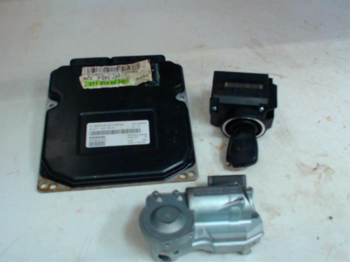 Used Ignition lock + computer Mercedes C (W203) 1.8 C-200K 16V Price € 350,00 Margin scheme offered by Tijdeman Mercedes Onderdelen