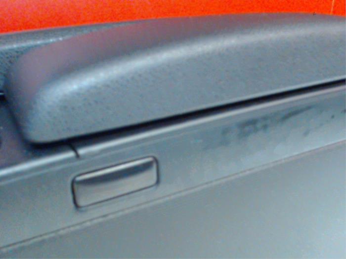 Podlokietnik z Mercedes-Benz C (W204) 2.2 C-200 CDI 16V 2007