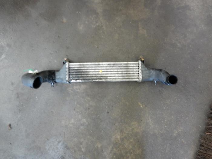 Usados Intercooler Mercedes C Combi (S202) 2.2 C-200 CDI 16V Precio € 50,00 Norma de margen ofrecido por Tijdeman Mercedes Onderdelen
