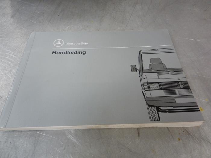 Instruction Booklet from a Mercedes-Benz L-Serie 2t (601) 209D 1985