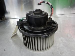 Usados Motor de ventilador de calefactor Mercedes ML I (163) 400 4.0 CDI V8 32V Precio € 49,99 Norma de margen ofrecido por Tijdeman Mercedes Onderdelen