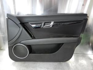 Używane Tapicerka drzwi prawych przednich wersja 4-drzwiowa Mercedes C (W204) 2.2 C-250 CDI 16V BlueEFFICIENCY Cena na żądanie oferowane przez Tijdeman Mercedes Onderdelen