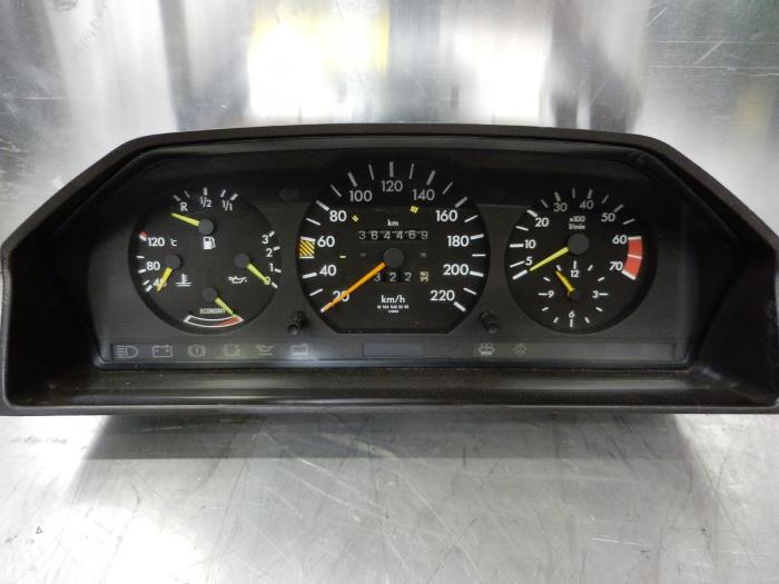 Odometer KM from a Mercedes-Benz E (W124) 2.3 230 E 1988