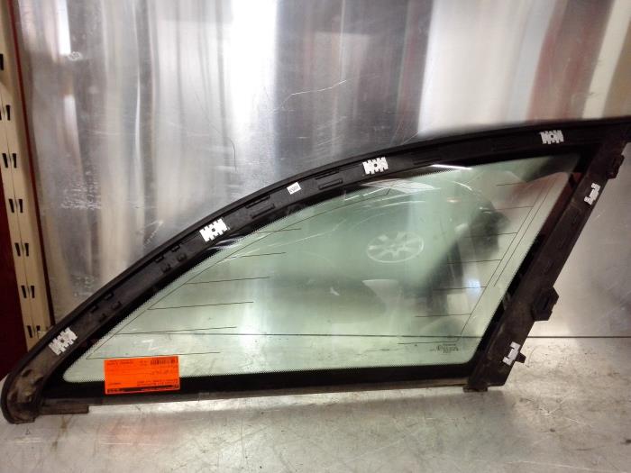 Usados Ventanilla triangular derecha detrás Mercedes C Combi (S203) 2.6 C-240 18V Precio € 60,00 Norma de margen ofrecido por Tijdeman Mercedes Onderdelen