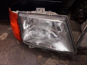 Used Headlight, right Mercedes Vito (638.1/2) 2.3 108D Price on request offered by Tijdeman Mercedes Onderdelen