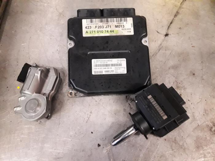 Used Engine management computer Mercedes C Combi (S203) 1.8 C-180K 16V Price on request offered by Tijdeman Mercedes Onderdelen