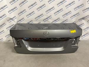 Używane Pokrywa bagaznika Mercedes E (W212) E-350 CDI V6 24V BlueEfficiency Cena € 195,00 Procedura marży oferowane przez Sterparts Mercedes specialist