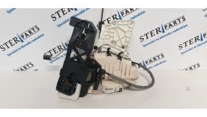 Used Front door lock mechanism 4-door, right Mercedes S (W221) 3.0 S-320 CDI 24V 4-Matic Price € 125,00 Margin scheme offered by Sterparts Mercedes specialist