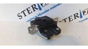 Używane Mechanizm zamka tylnej klapy Mercedes B (W246,242) 1.6 B-180 BlueEFFICIENCY Turbo 16V Cena € 29,95 Procedura marży oferowane przez Sterparts Mercedes specialist