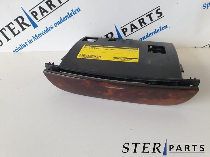 Begagnade Askkopp, fram Mercedes S (W220) 3.2 S-320 CDI Pris € 35,00 Marginaltabell erbjuds av Sterparts Mercedes specialist
