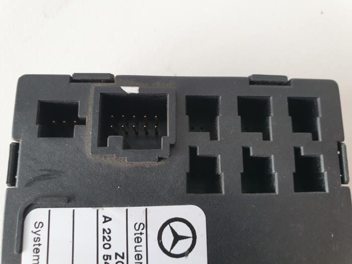 Gateway module Mercedes S 3.2 S320 CDI A2205402645 VDO