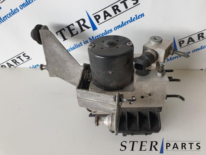 Usagé Pompe ABS Mercedes S (W220) 3.2 S-320 CDI Prix € 44,95 Règlement à la marge proposé par Sterparts Mercedes specialist