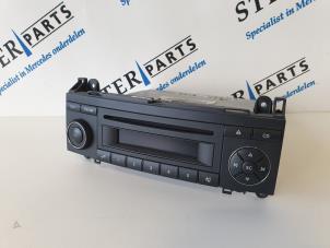 Używane Radioodtwarzacz CD Mercedes B (W245,242) 1.5 B-150 16V Cena € 90,00 Procedura marży oferowane przez Sterparts Mercedes specialist