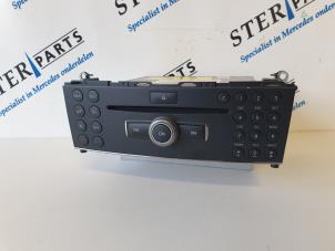 Usagé Radio/Lecteur CD Mercedes C (W204) 1.6 C-180 16V BlueEfficiency Prix € 145,00 Règlement à la marge proposé par Sterparts Mercedes specialist