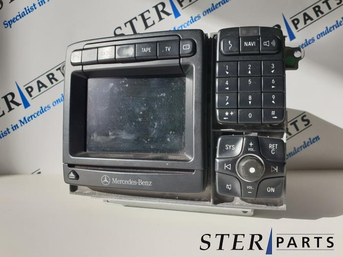 Używane System nawigacji Mercedes S (W220) 3.2 S-320 CDI 24V Cena € 145,00 Procedura marży oferowane przez Sterparts Mercedes specialist