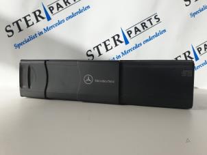 Usagé Changeur de CD Mercedes ML I (163) 5.4 55 AMG V8 32V Prix € 100,00 Règlement à la marge proposé par Sterparts Mercedes specialist