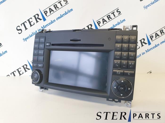 Używane System nawigacji Mercedes ML II (164/4JG) 3.0 ML-300 CDI 4-Matic V6 24V Cena € 395,00 Procedura marży oferowane przez Sterparts Mercedes specialist