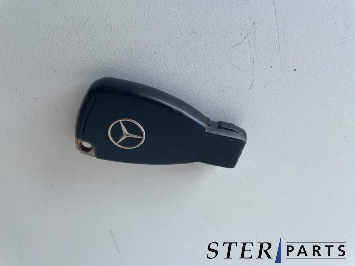 Używane Klucz Mercedes S (W220) 3.2 S-320 CDI Cena € 19,95 Procedura marży oferowane przez Sterparts Mercedes specialist