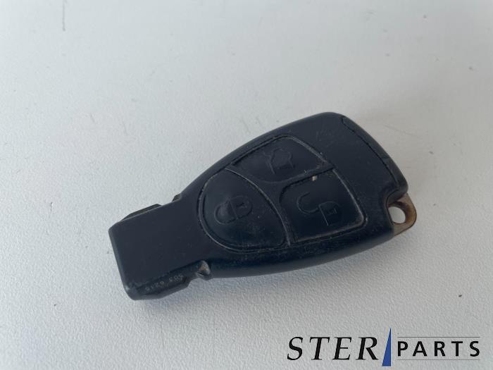 Używane Klucz Mercedes S (W220) 3.2 S-320 CDI Cena € 19,95 Procedura marży oferowane przez Sterparts Mercedes specialist