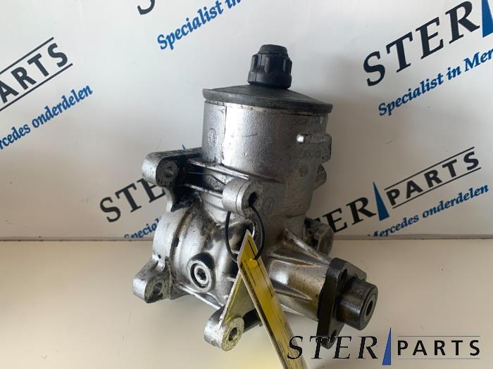 Usagé Pompe de direction Mercedes 190 D (W201) 2.0 D Prix € 45,00 Règlement à la marge proposé par Sterparts Mercedes specialist
