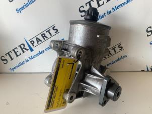 Used Power steering pump Mercedes 190 D (W201) 2.0 D Price € 45,00 Margin scheme offered by Sterparts Mercedes specialist