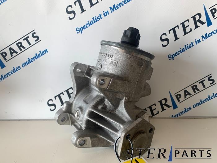 Usagé Pompe de direction Mercedes 190 D (W201) 2.0 D Prix € 45,00 Règlement à la marge proposé par Sterparts Mercedes specialist