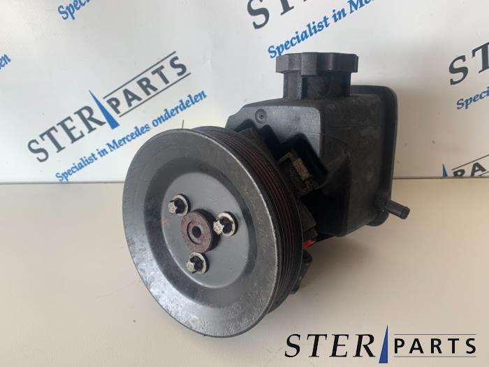 Usagé Pompe de direction Mercedes Sprinter 2t (901/902) 213 CDI 16V Prix € 60,00 Règlement à la marge proposé par Sterparts Mercedes specialist