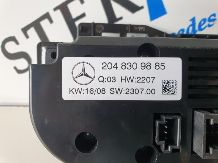 Air conditioning control panel from a Mercedes-Benz C Estate (S204) 3.0 C-320 CDI V6 24V 2008