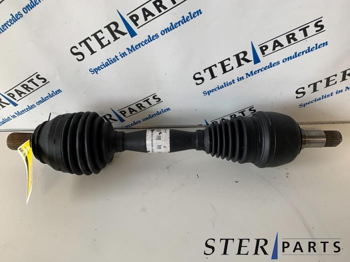 Begagnade Drivaxel, vänster fram Mercedes A (W176) 1.5 A-160 CDI, A-160d 16V Pris € 44,95 Marginaltabell erbjuds av Sterparts Mercedes specialist