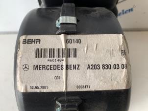 Usados Motor de ventilador de calefactor Mercedes C Combi (S203) 2.2 C-200 CDI 16V Precio € 25,00 Norma de margen ofrecido por Sterparts Mercedes specialist