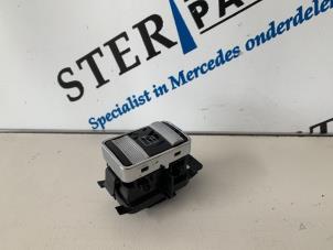 Used Electric window switch Mercedes S (W221) 3.0 S-320 CDI 24V Price € 25,00 Margin scheme offered by Sterparts Mercedes specialist