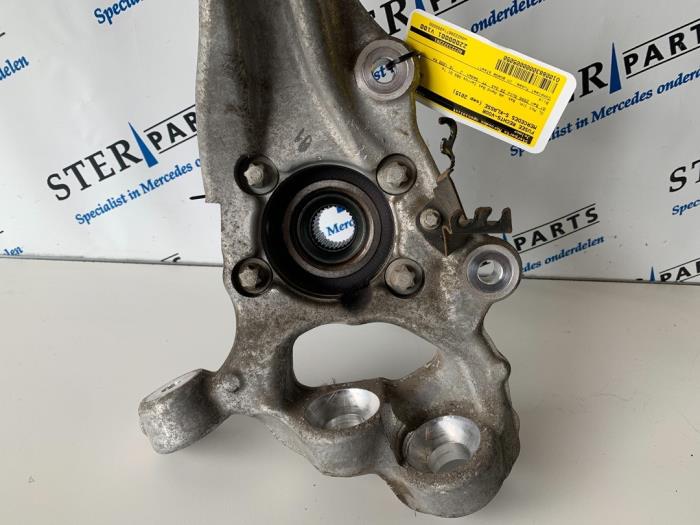 Knuckle, front right from a Mercedes-Benz S (W222/V222/X222) 3.0 S-400 24V 4-Matic 2015
