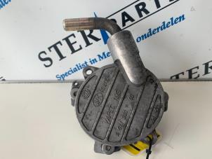 Used Vacuum pump (diesel) Mercedes Vito (638.0) 2.2 CDI 108 16V Price € 39,95 Margin scheme offered by Sterparts Mercedes specialist