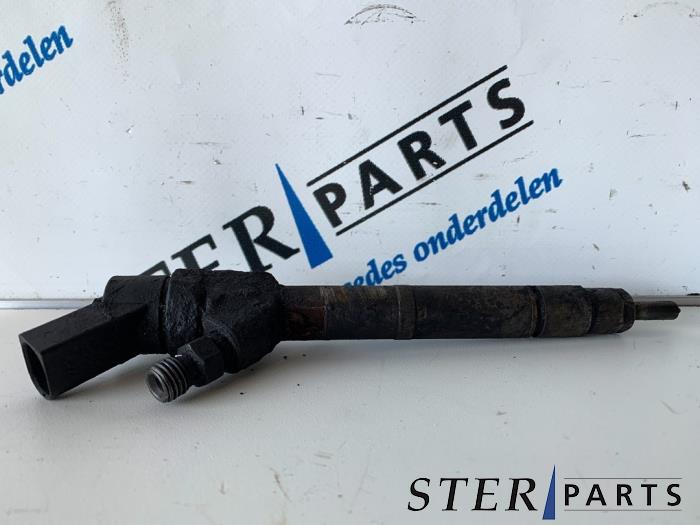 Usagé Injecteurs Mercedes A (W168) 1.7 A-160 CDI 16V Prix € 50,00 Règlement à la marge proposé par Sterparts Mercedes specialist