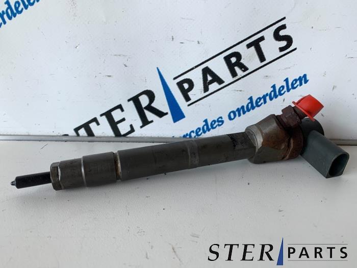 Usagé Injecteurs Mercedes ML I (163) 400 4.0 CDI V8 32V Prix € 75,00 Règlement à la marge proposé par Sterparts Mercedes specialist