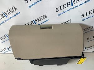 Begagnade Handskfack Mercedes B (W245) 1.7 B-170 16V Pris € 19,95 Marginaltabell erbjuds av Sterparts Mercedes specialist