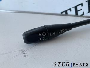 Tempomat van een Mercedes-Benz S (W220) 3.2 S-320 CDI 2002