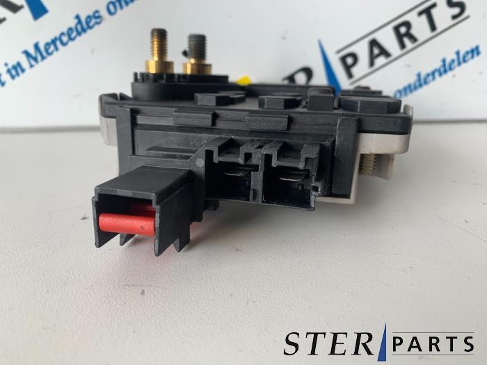 Stromverteiler van een Mercedes-Benz S (W220) 5.0 S-500 V8 24V 2001