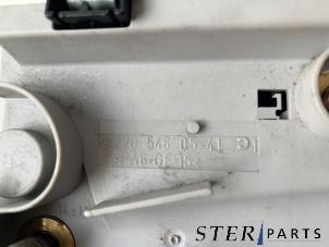 Stromverteiler van een Mercedes-Benz S (W220) 5.0 S-500 V8 24V 2001