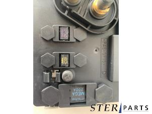 Stromverteiler van een Mercedes-Benz S (W220) 5.0 S-500 V8 24V 2001
