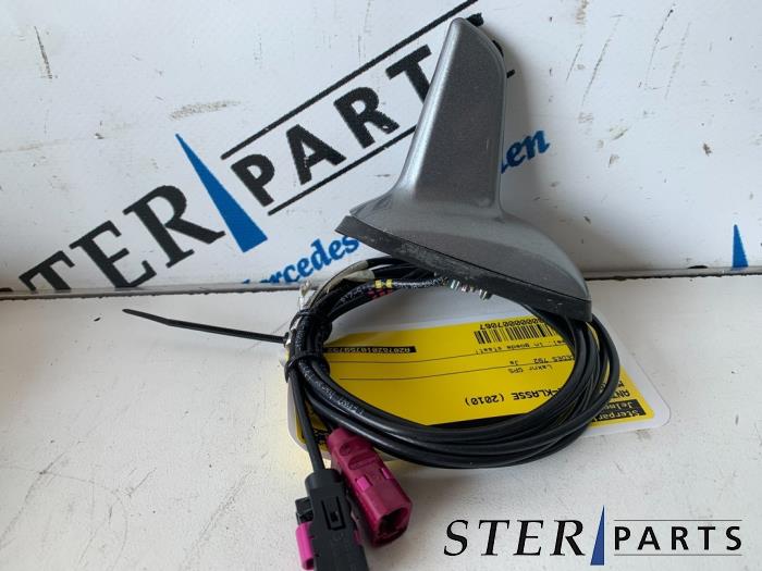 Używane Antena Mercedes E (C207) E-200 CGI 16V BlueEfficiency Cena € 44,95 Procedura marży oferowane przez Sterparts Mercedes specialist