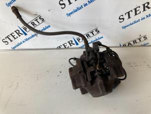 Używane Zacisk hamulcowy prawy tyl Mercedes C Combi (S203) 3.0 C-280 V6 24V Cena € 34,95 Procedura marży oferowane przez Sterparts Mercedes specialist