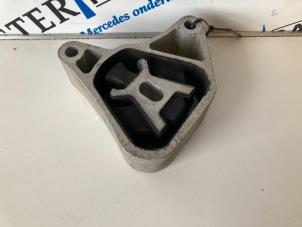 Usados Soporte de motor Mercedes B (W246) 1.6 B-200 BlueEFFICIENCY Turbo 16V Precio € 24,95 Norma de margen ofrecido por Sterparts Mercedes specialist