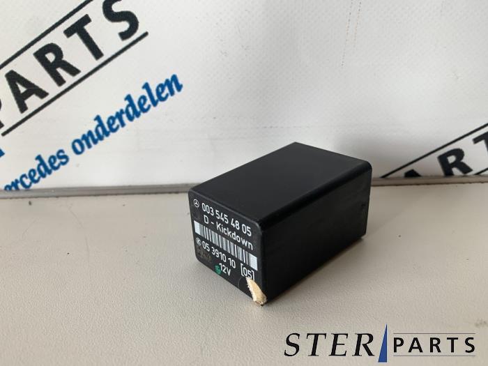 Begagnade Relä Mercedes C (W202) 2.2 C-220 D 16V Pris € 25,00 Marginaltabell erbjuds av Sterparts Mercedes specialist