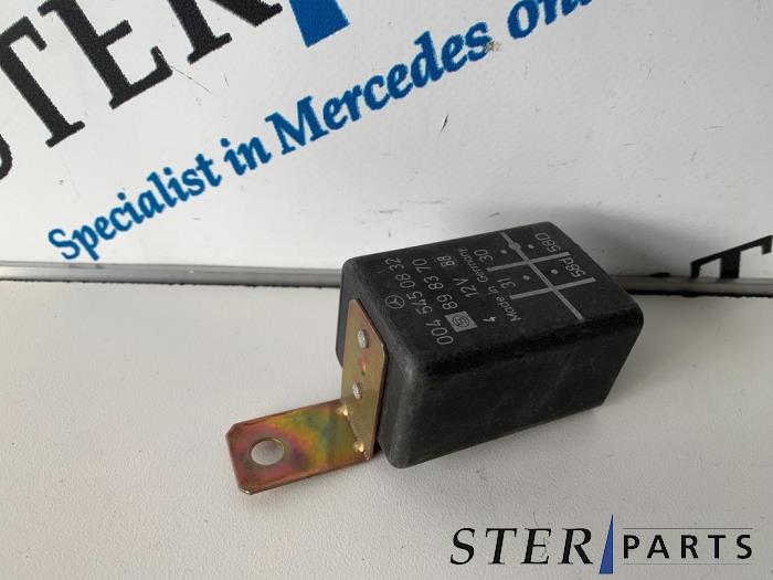 Begagnade Relä Mercedes E (W124) 2.3 230 E Pris € 25,00 Marginaltabell erbjuds av Sterparts Mercedes specialist