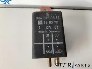 Relais électrique MERCEDES W124 - Pièce D'occasion OEM 0045450832, Origine Allemagne